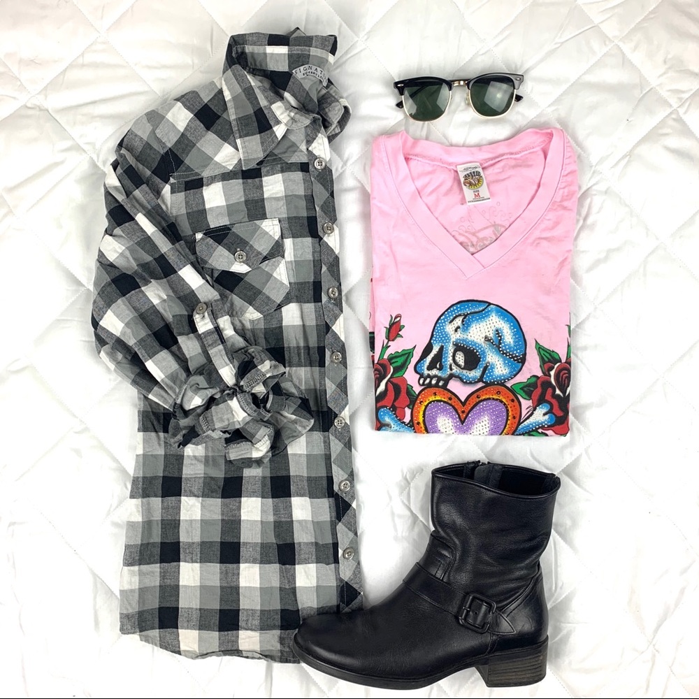 Ed Hardy V Neck 👚NWOT